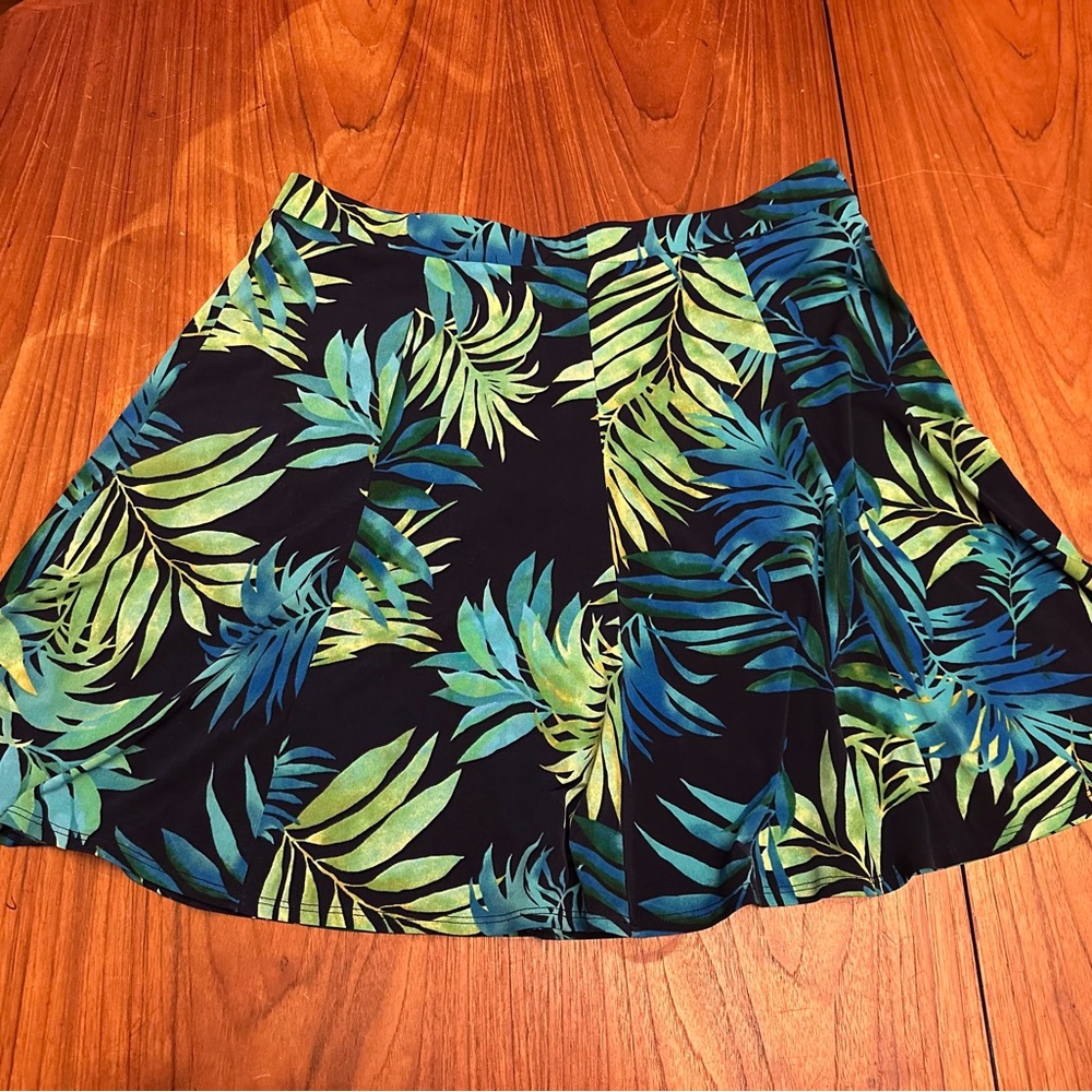 Susan Graver Skort.  Gently used, excellent condition. - Picture 2 of 7